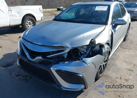 2021 Toyota Camry Se z USA, uszkodzony, nr VIN 4T1G11AK0MU417422